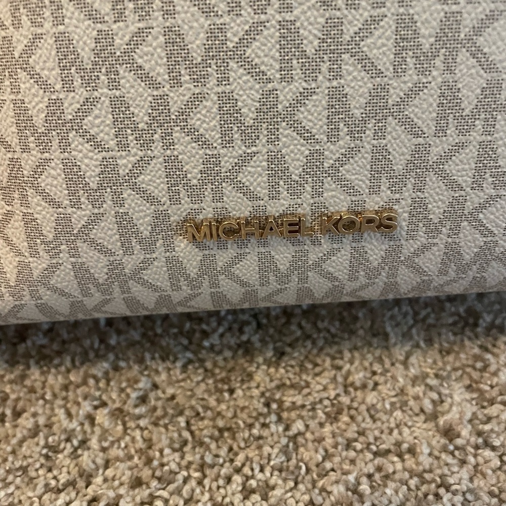 Micheal Kors Emilia Tote and Wallet - Picture 3 of 8